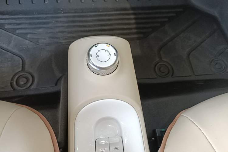 Used Wuling Hongguang MINIEV 2024 3rd Generation 215km Youth Edition Gear Lever