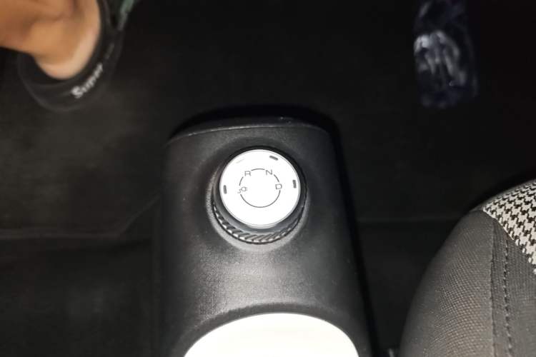 Used Wuling Hongguang MINIEV 2024 3rd Generation 215km Advanced Version Gear Lever