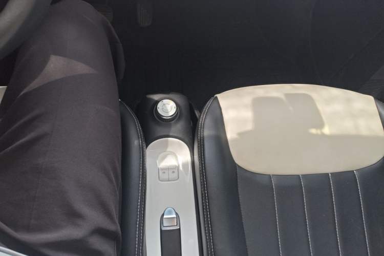 Used Wuling Hongguang MINIEV 2024 3rd Generation 215km Youth Edition Gear Lever