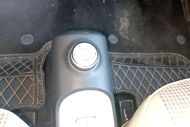 Used Wuling Hongguang MINIEV 2024 3rd Generation 215km Youth Edition Gear Lever