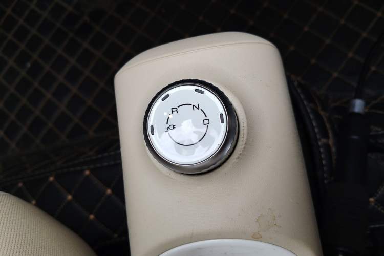 Used Wuling Hongguang MINIEV 2024 3rd Generation 215km Youth Edition Gear Lever
