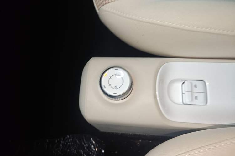 Used Wuling Hongguang MINIEV 2024 3rd Generation 215km Youth Edition Gear Lever
