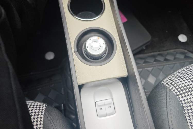Used Wuling Hongguang MINIEV 2024 3rd Generation 215km Youth Edition Gear Lever