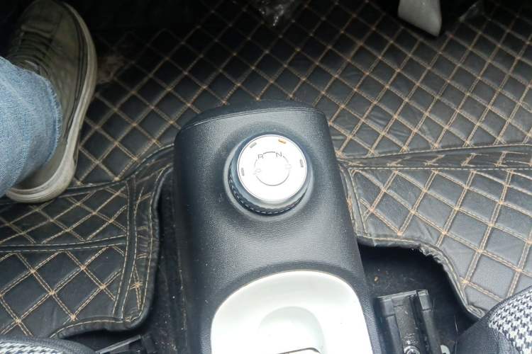 Used Wuling Hongguang MINIEV 2024 3rd Generation 215km Advanced Version Gear Lever