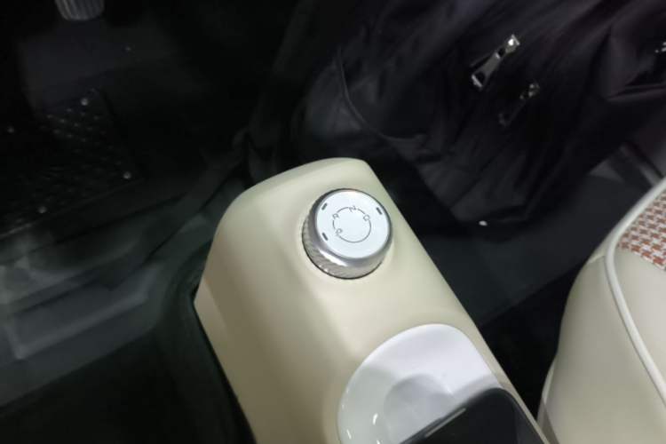 Used Wuling Hongguang MINIEV 2024 3rd Generation 215km Youth Edition Gear Lever