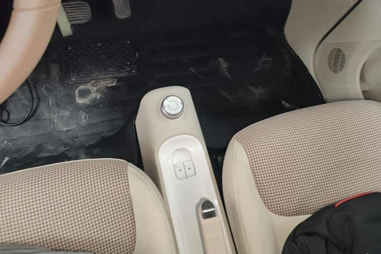 Used Wuling Hongguang MINIEV 2024 3rd Generation 215km Youth Edition Gear Lever
