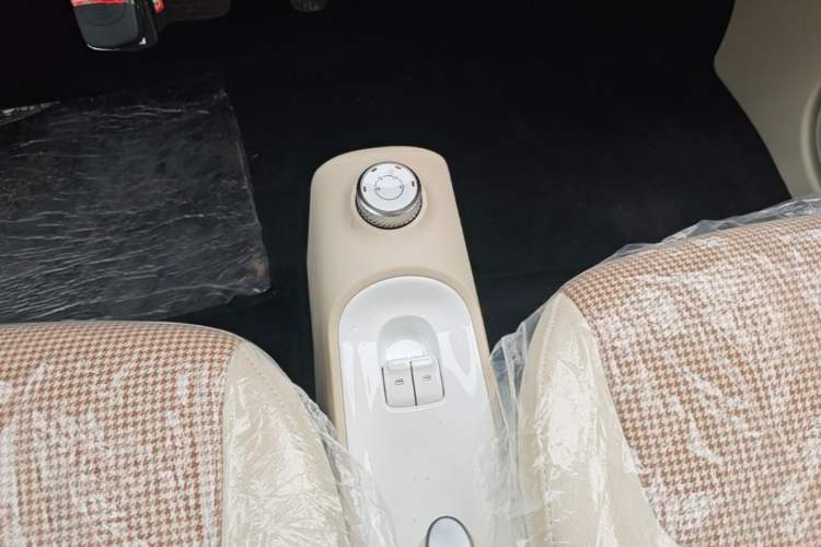 Used Wuling Hongguang MINIEV 2024 3rd Generation 215km Youth Edition Gear Lever