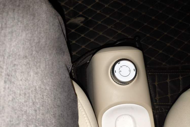 Used Wuling Hongguang MINIEV 2024 3rd Generation 215km Youth Edition Gear Lever