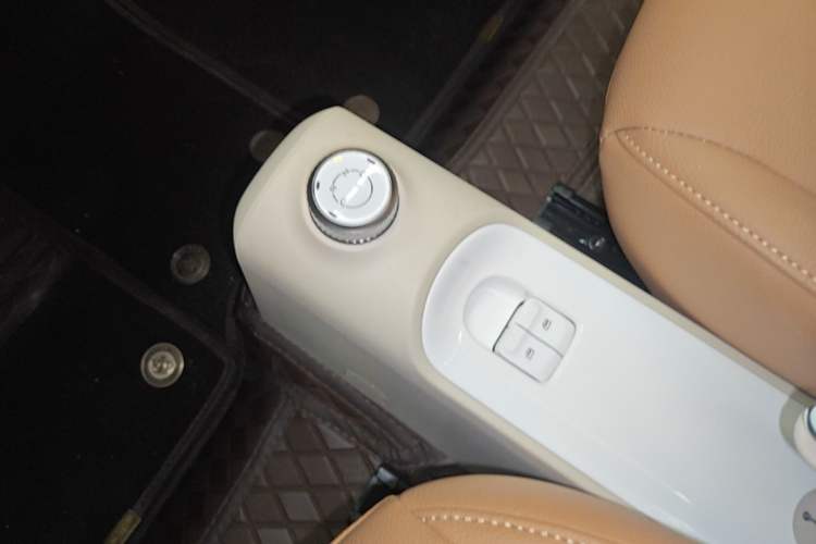 Used Wuling Hongguang MINIEV 2024 3rd Generation 215km Youth Edition Gear Lever