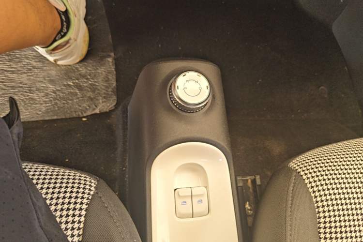 Used Wuling Hongguang MINIEV 2024 3rd Generation 215km Youth Edition Gear Lever