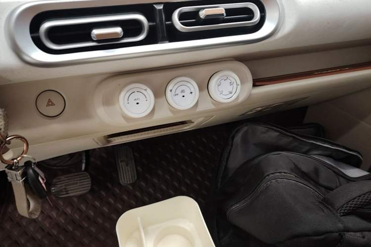Used Wuling Hongguang MINIEV 2024 3rd Generation 215km Youth Edition Gear Lever