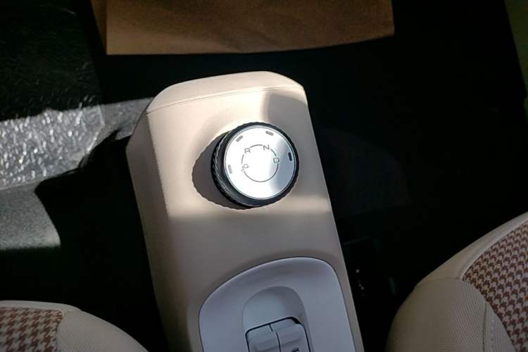 Used Wuling Hongguang MINIEV 2024 3rd Generation 215km Youth Edition Gear Lever