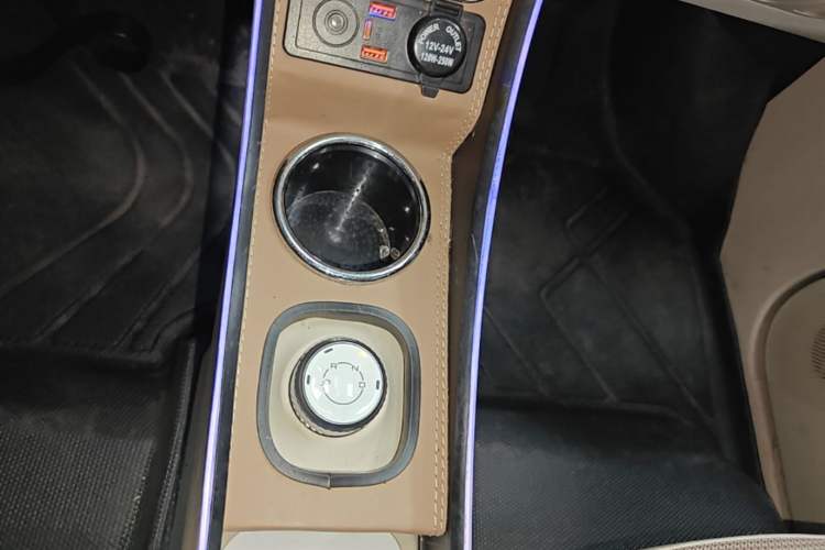 Used Wuling Hongguang MINIEV 2024 3rd Generation 215km Advanced Version Gear Lever
