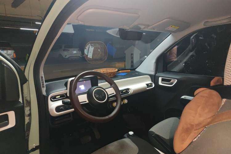 Used Wuling Hongguang MINIEV 2024 3rd Generation 215km Youth Edition Headliner