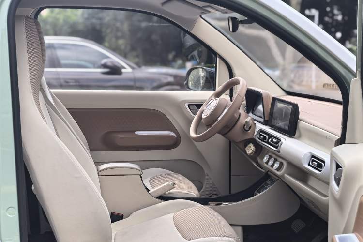Used Wuling Hongguang MINIEV 2024 3rd Generation 215km Advanced Version Interior 1