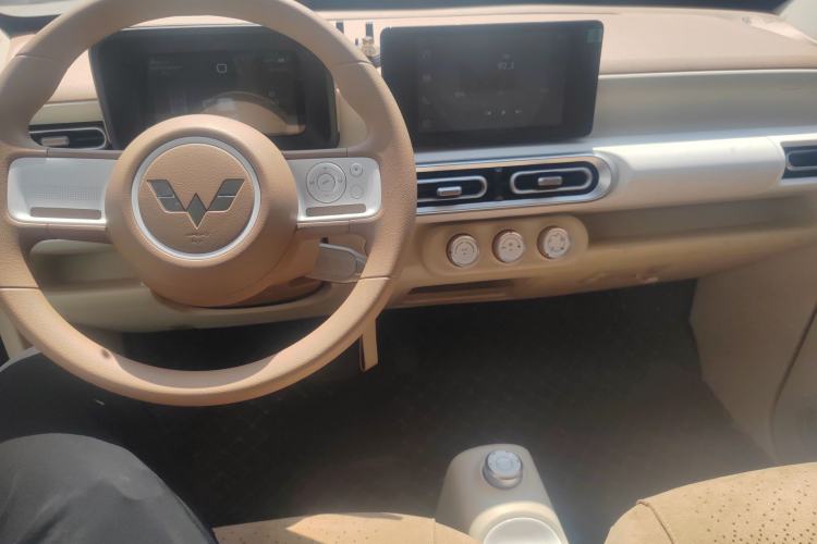 Used Wuling Hongguang MINIEV 2024 3rd Generation 215km Advanced Version Interior 3