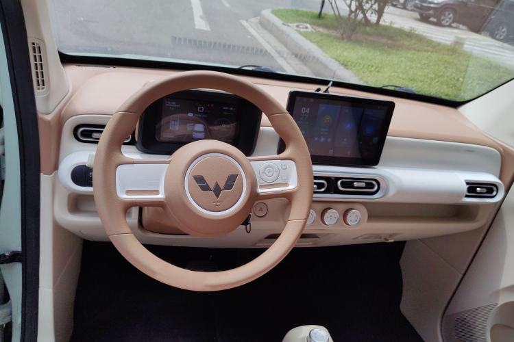 Used Wuling Hongguang MINIEV 2024 3rd Generation 215km Youth Edition Interior 3