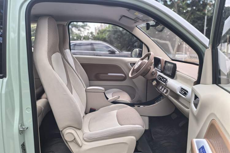 Used Wuling Hongguang MINIEV 2024 3rd Generation 215km Advanced Version Interior 3