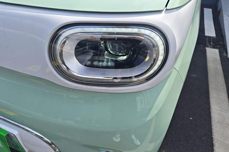 Used Wuling Hongguang MINIEV 2024 3rd Generation 215km Advanced Version Left Front Headlight