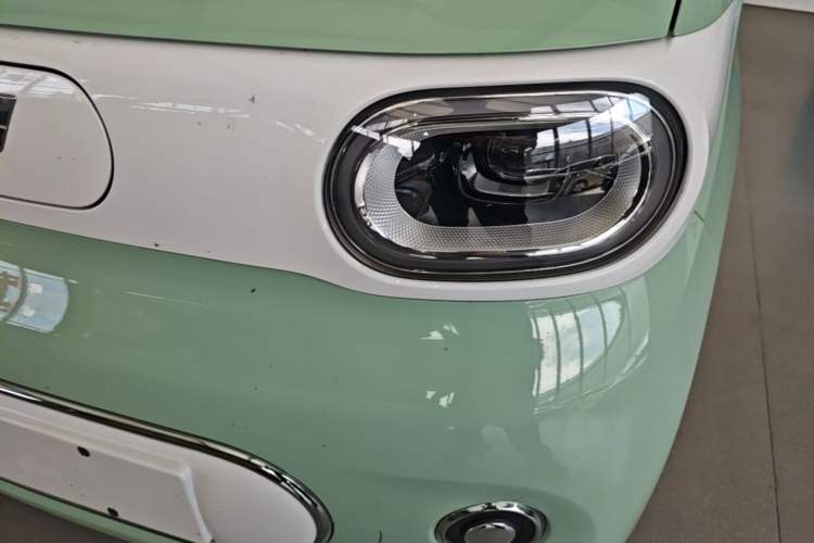 Used Wuling Hongguang MINIEV 2024 3rd Generation 215km Advanced Version Left Front Headlight