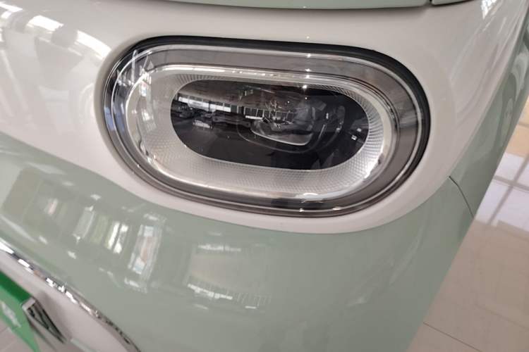 Used Wuling Hongguang MINIEV 2024 3rd Generation 215km Advanced Version Left Front Headlight