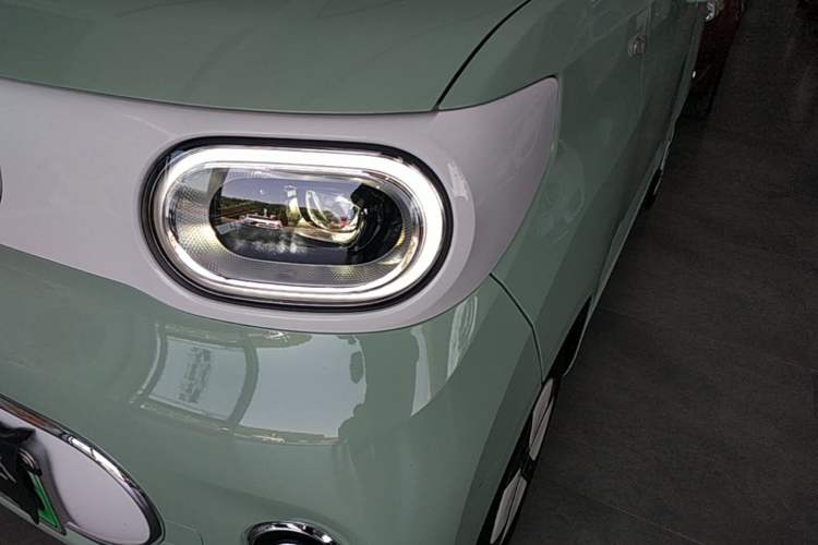 Used Wuling Hongguang MINIEV 2024 3rd Generation 215km Advanced Version Left Front Headlight