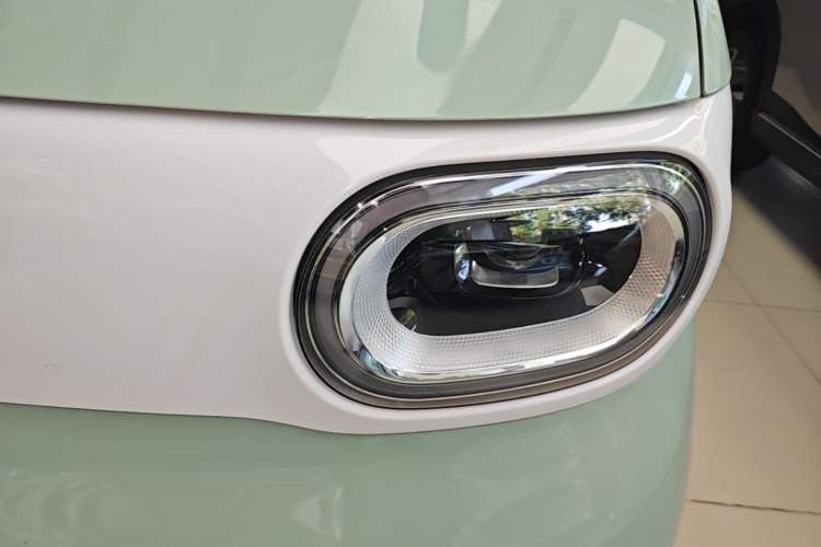 Used Wuling Hongguang MINIEV 2024 3rd Generation 215km Advanced Version Left Front Headlight