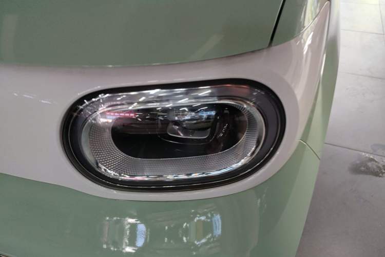 Used Wuling Hongguang MINIEV 2024 3rd Generation 215km Advanced Version Left Front Headlight