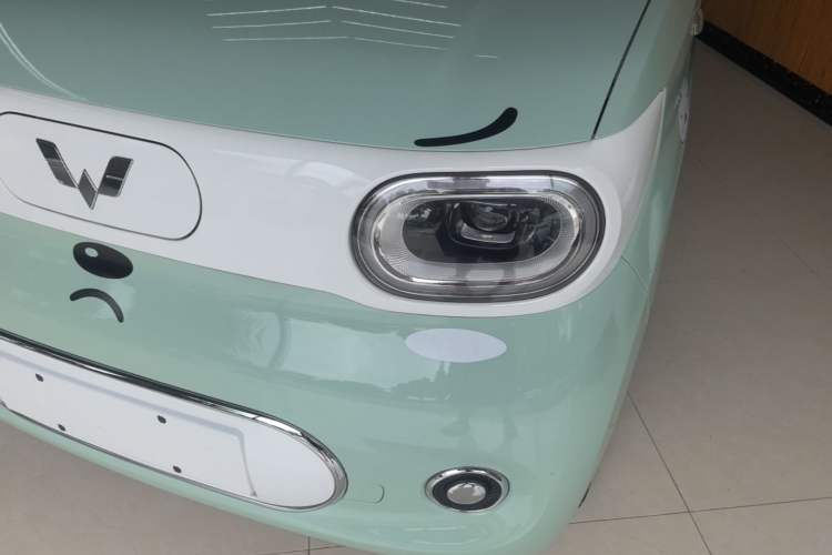 Used Wuling Hongguang MINIEV 2024 3rd Generation 215km Advanced Version Left Front Headlight