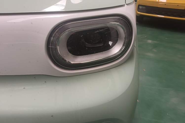 Used Wuling Hongguang MINIEV 2024 3rd Generation 215km Advanced Version Left Front Headlight