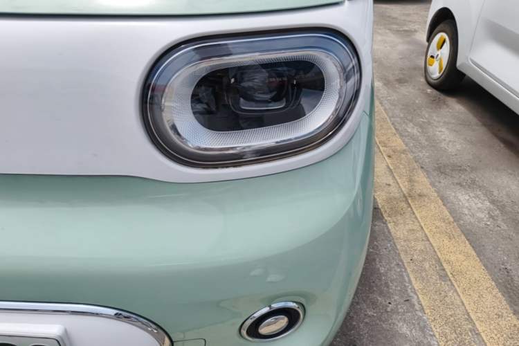 Used Wuling Hongguang MINIEV 2024 3rd Generation 215km Advanced Version Left Front Headlight