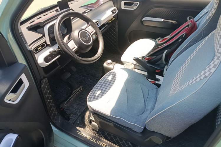 Used Wuling Hongguang MINIEV 2024 3rd Generation 215km Youth Edition Left Front Seat