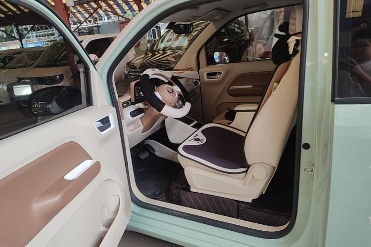 Used Wuling Hongguang MINIEV 2024 3rd Generation 215km Advanced Version Left Front Seat