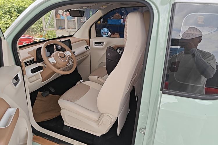 Used Wuling Hongguang MINIEV 2024 3rd Generation 215km Advanced Version Left Front Seat