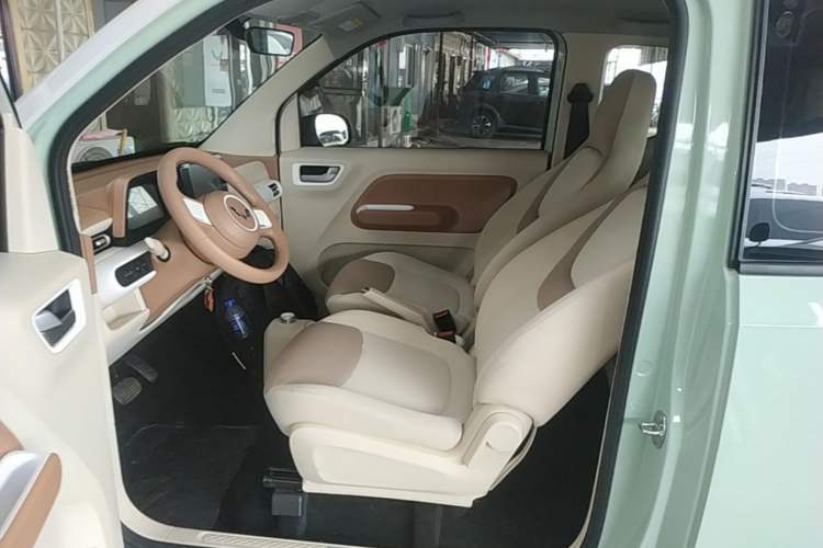 Used Wuling Hongguang MINIEV 2024 3rd Generation 215km Advanced Version Left Front Seat
