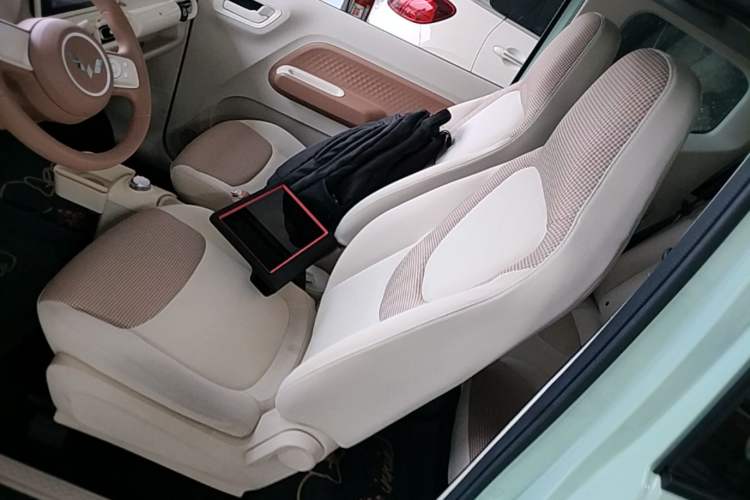 Used Wuling Hongguang MINIEV 2024 3rd Generation 170 km Left Front Seat