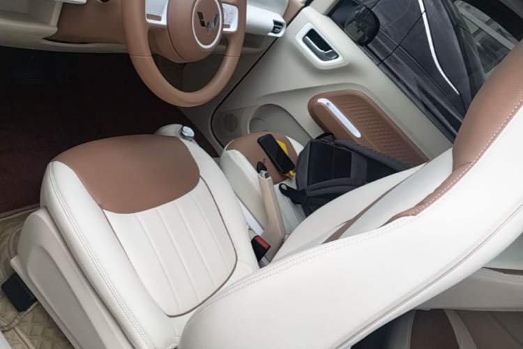 Used Wuling Hongguang MINIEV 2024 3rd Generation 215km Advanced Version Left Front Seat