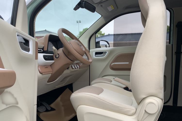 Used Wuling Hongguang MINIEV 2024 3rd Generation 215km Advanced Version Left Front Seat