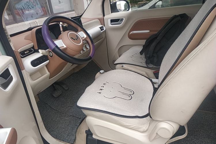 Used Wuling Hongguang MINIEV 2024 3rd Generation 215km Advanced Version Left Front Seat