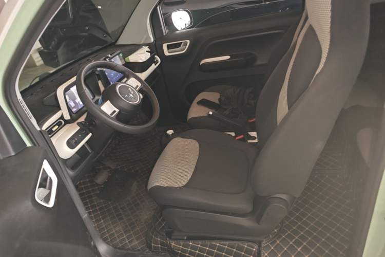 Used Wuling Hongguang MINIEV 2024 3rd Generation 215km Advanced Version Left Front Seat