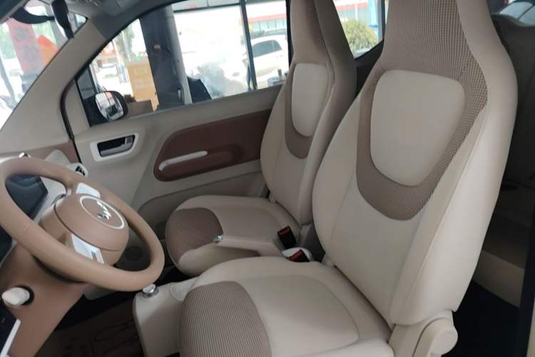 Used Wuling Hongguang MINIEV 2024 3rd Generation 215km Advanced Version Left Front Seat