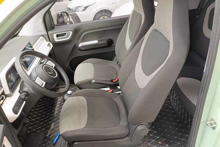 Used Wuling Hongguang MINIEV 2024 3rd Generation 215km Advanced Version Left Front Seat