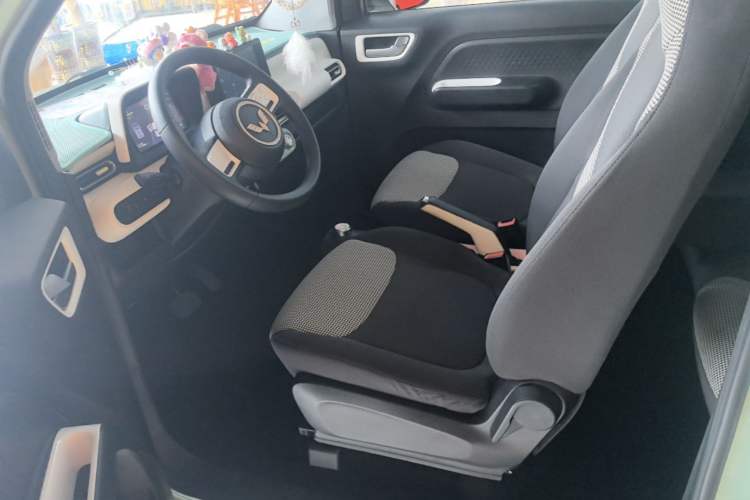 Used Wuling Hongguang MINIEV 2024 3rd Generation 215km Advanced Version Left Front Seat