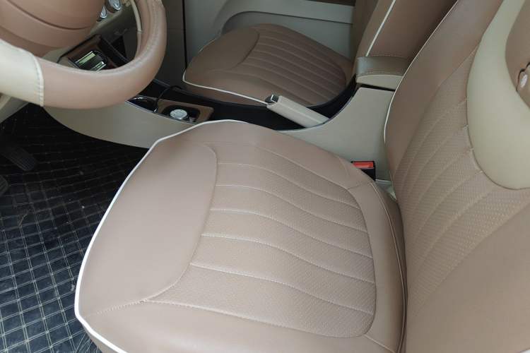 Used Wuling Hongguang MINIEV 2024 3rd Generation 215km Youth Edition Left Front Seat