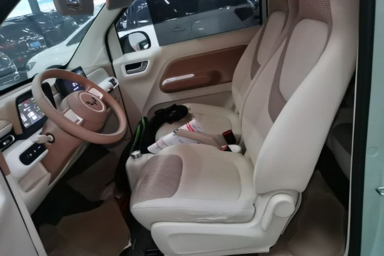 Used Wuling Hongguang MINIEV 2024 3rd Generation 215km Youth Edition Left Front Seat