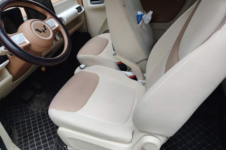 Used Wuling Hongguang MINIEV 2024 3rd Generation 215km Youth Edition Left Front Seat