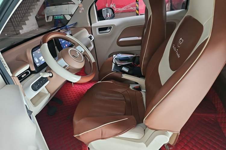 Used Wuling Hongguang MINIEV 2024 3rd Generation 215km Advanced Version Left Front Seat