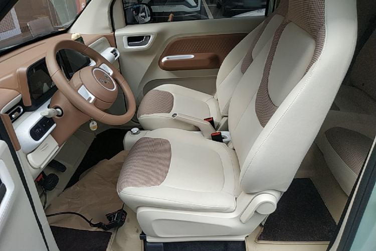 Used Wuling Hongguang MINIEV 2024 3rd Generation 215km Advanced Version Left Front Seat