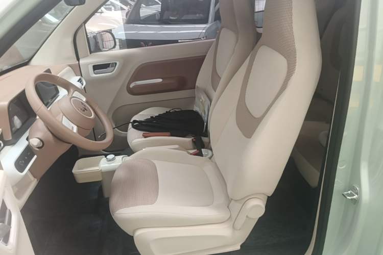 Used Wuling Hongguang MINIEV 2024 3rd Generation 215km Advanced Version Left Front Seat