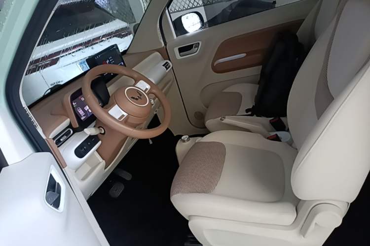 Used Wuling Hongguang MINIEV 2024 3rd Generation 215km Youth Edition Left Front Seat